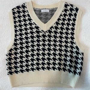 Oak + Fort Sweater Vest with Black and White Pattern, Size Small